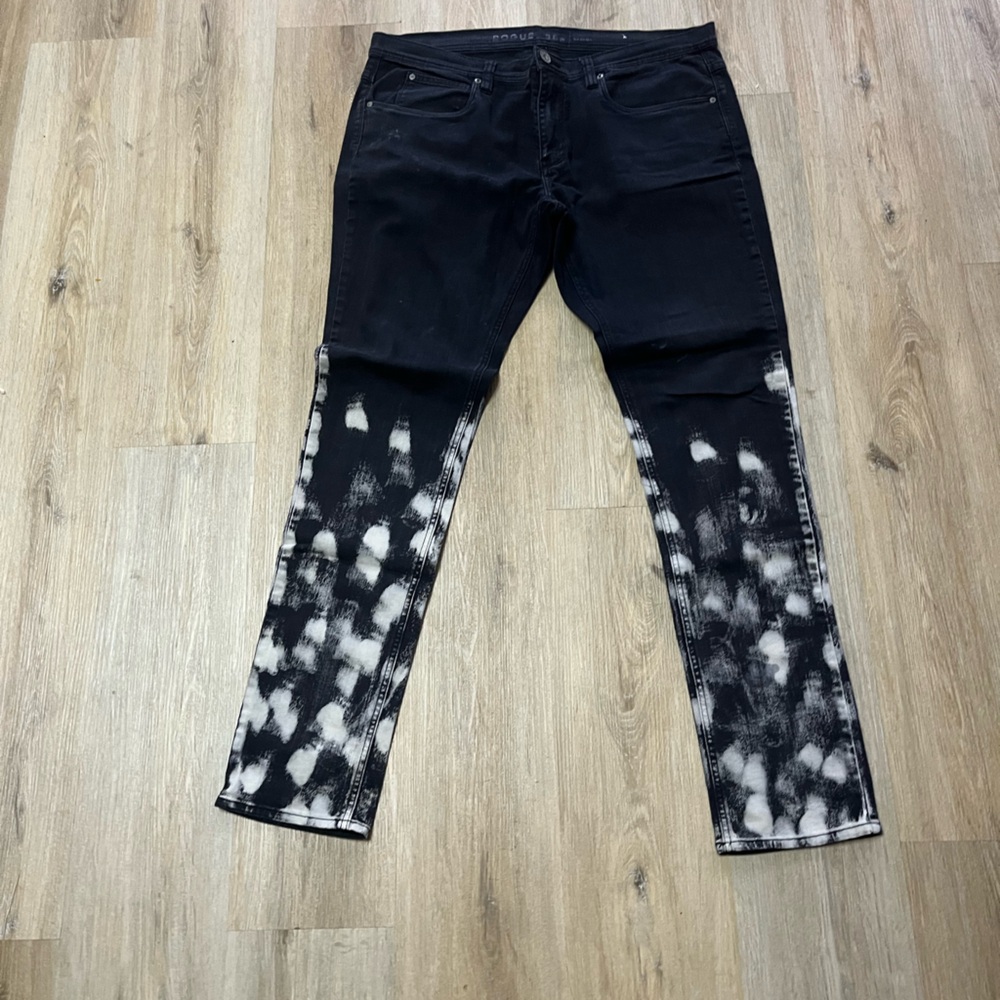Rouge Jeans